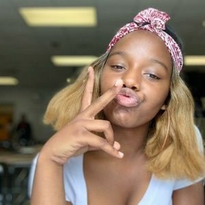 Meet your Posher, Ajanea